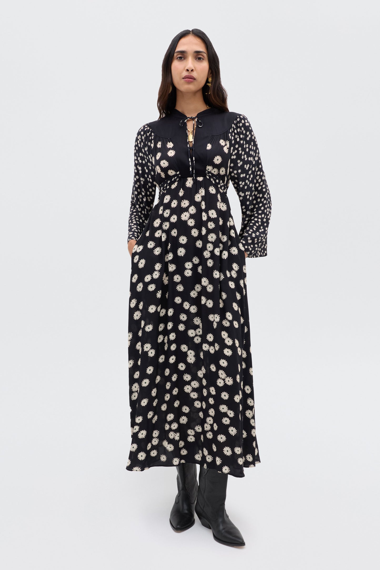 Anela - Daisy Mix Black
