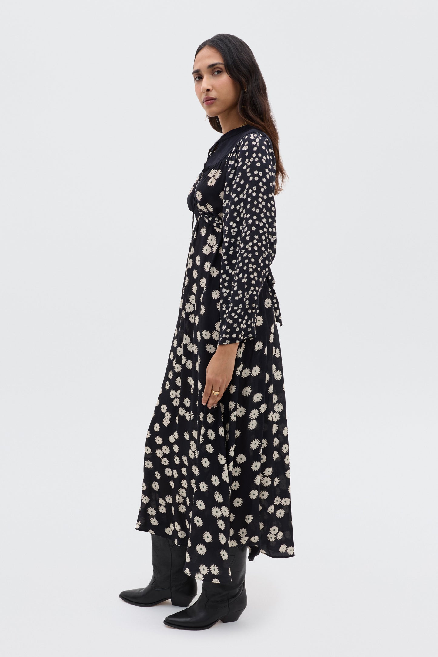 Anela - Daisy Mix Black