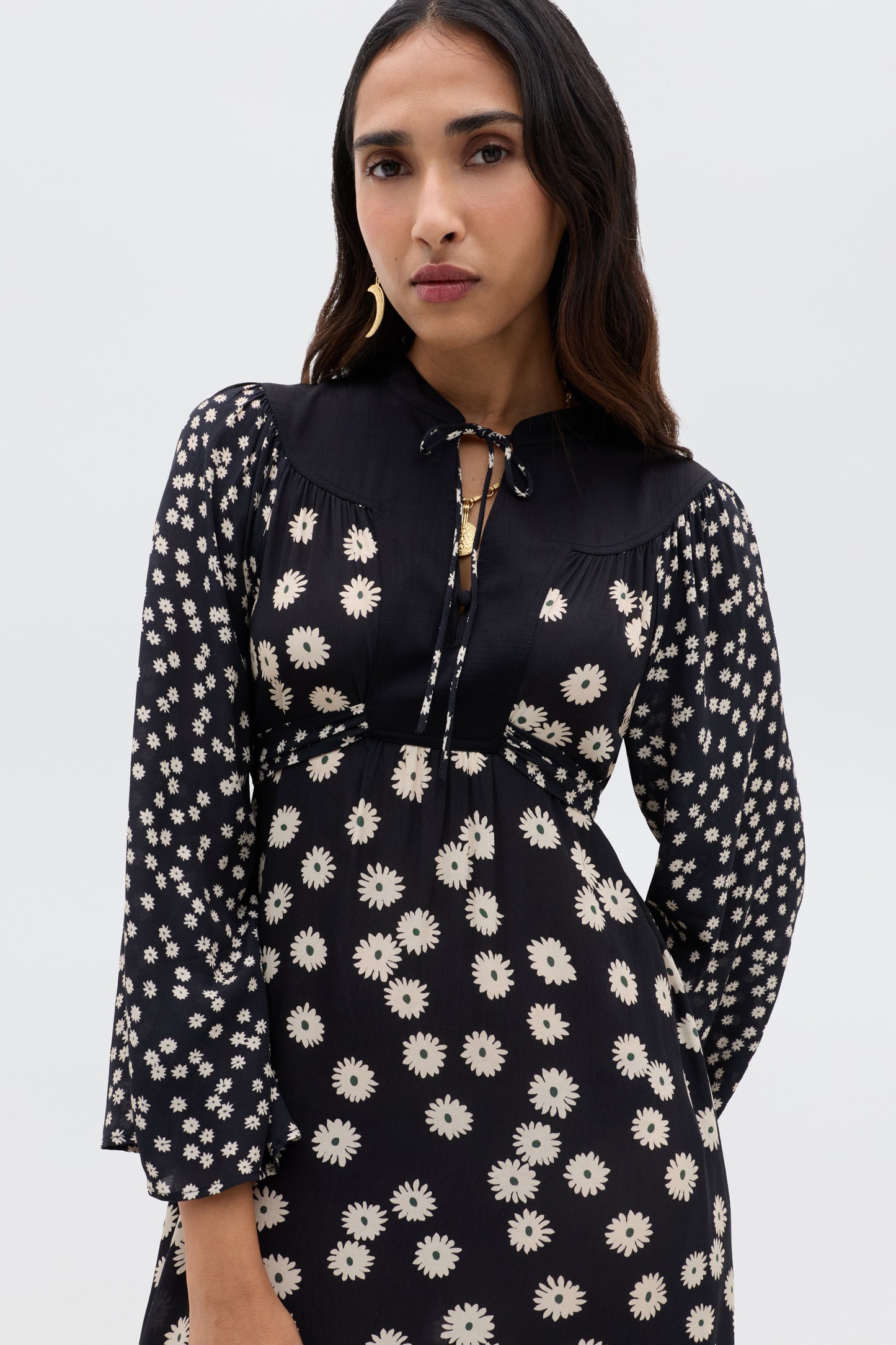 Anela - Daisy Mix Black