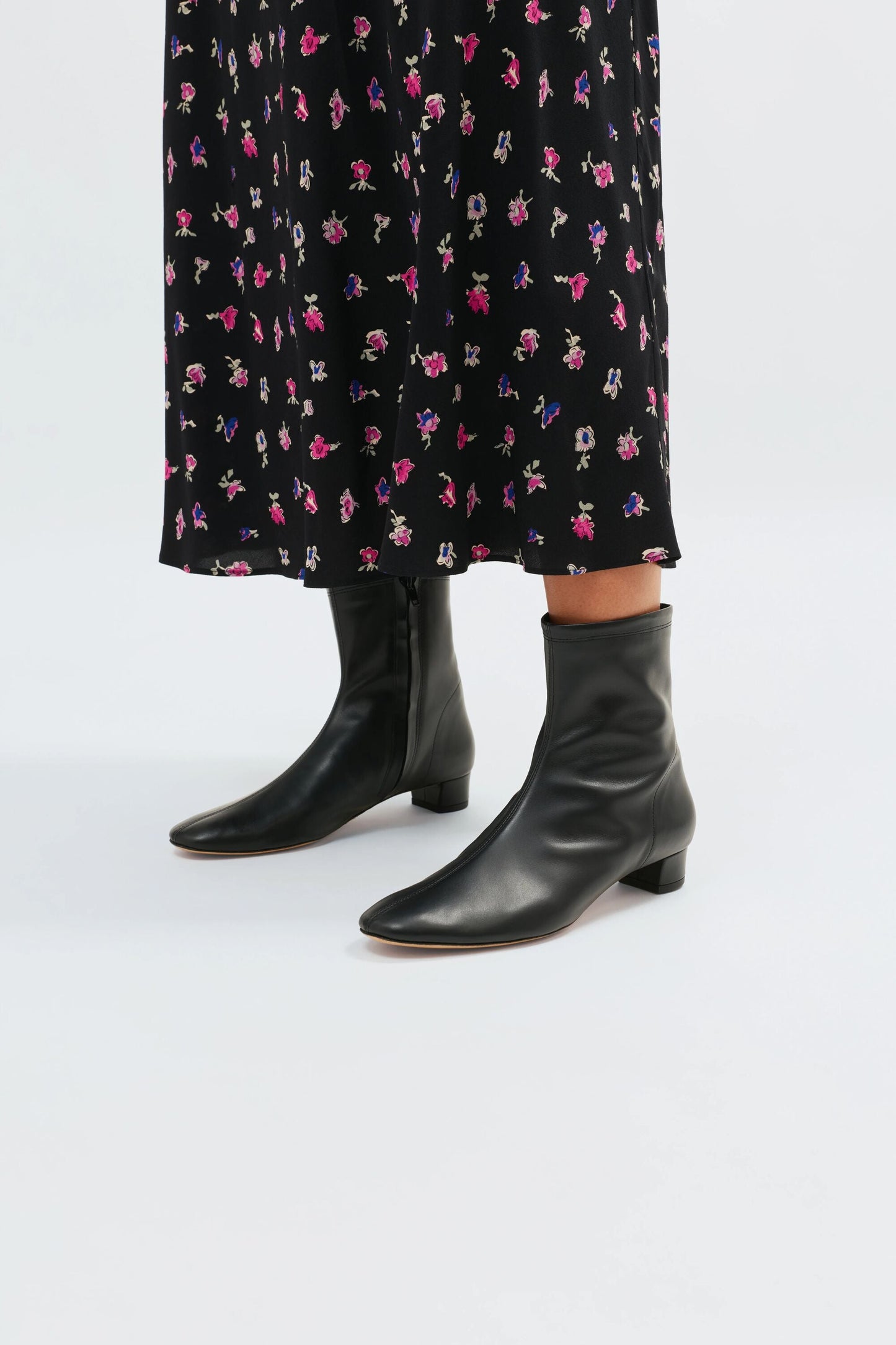Gwen  -  French Ditsy Black